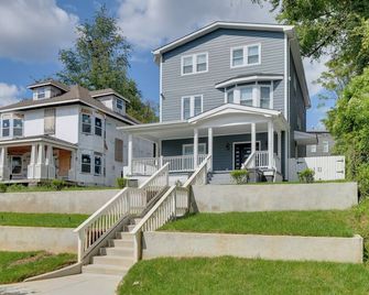 5 Mi to Inner Harbor: Expansive Family Getaway - בולטימור - בניין