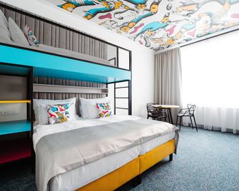 Family Apartments By Astoria Hotel & Medical Spa - Carlsbad - Bedroom