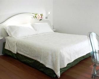 Locanda Mezzosale - Conegliano - Bedroom