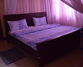 Antique Apartments - Entebbe - Bedroom