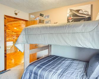 Expansive Mountain Home Rental With Yard - Mountain Home - Schlafzimmer