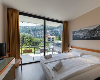 Hotel Holiday - Nago–Torbole