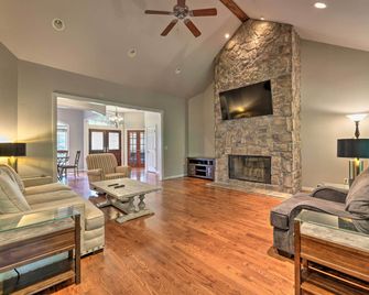 Bentonville Home w/ Pool Table, 2 Mi to Downtown! - Bentonville