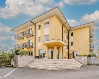 Hotiday Peschiera Frassino - Peschiera del Garda - Rakennus