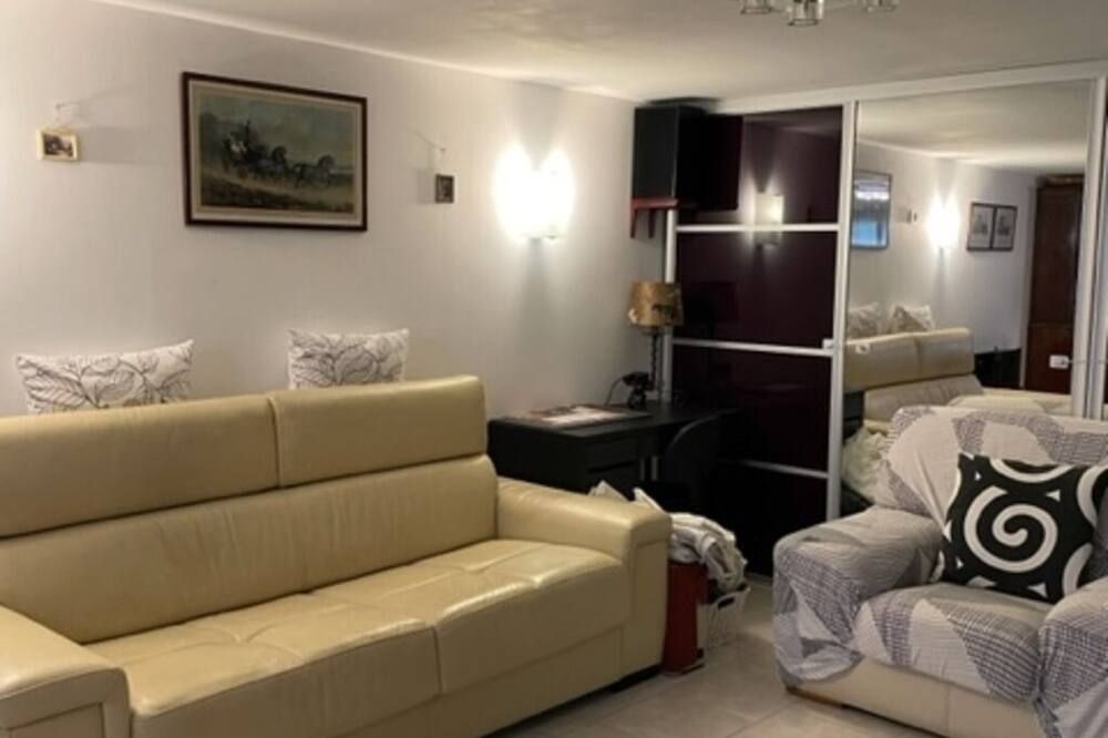 Grand Appartement Dans le Haut Var à Proximité de la Cascade ! - Sillans-la-Cascade - Living room