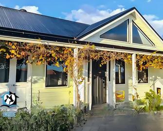 A Beautiful Property, Walking Distance to the Beach in Esperance WA! - Esperance - Building