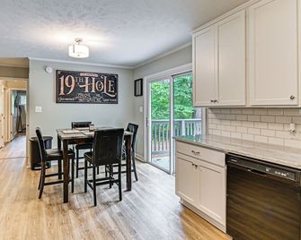 Pinehurst Home w/ Deck 2 Mi to Golf Course! - Pinehurst - Dining room