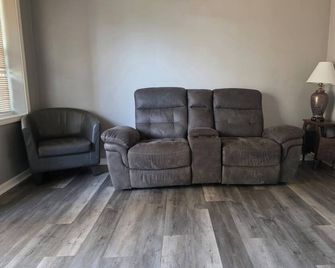 Most Convenient location in Spartanburg. - Startex - Living room