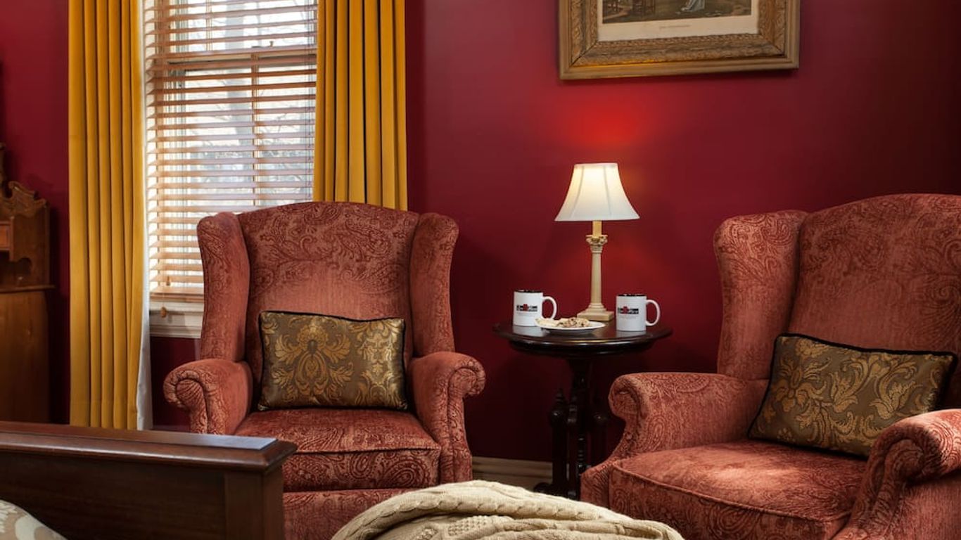 Lang House on Main Street Bed & Breakfast