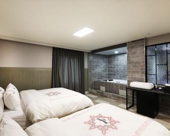 Hotel Mondavi - Mokpo - Bedroom