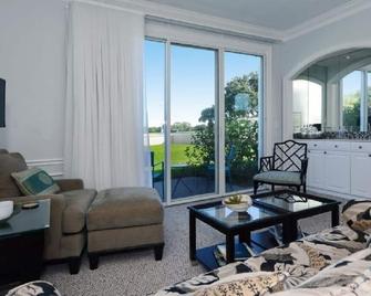 Windsor Lodge Unit 3 close to the Beaches Siesta Key - Osprey - Living room