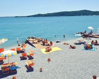 Garda Bloom Holiday Apartments - Padenghe sul Garda - Spiaggia