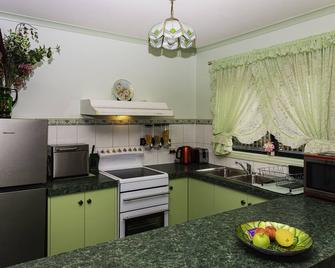 Ballarat Aroma Cottage - Ballarat - Kitchen