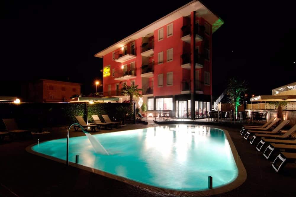 هوتل رودي - ريفا ديل غاردا - حوض السباحة