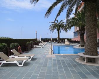 Hotel Nuevo Lanzada - A Lanzada - Pool