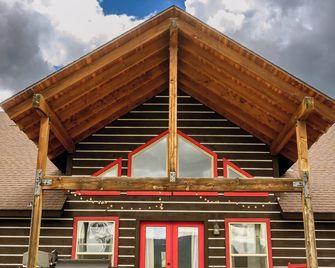 Escape to Teton Creek Ranch, your western adventure starts here! - Driggs - Budova