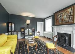 Spacious room in ca. 1830 home - Orange - Living room