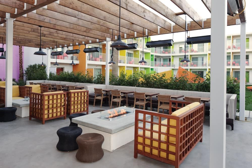 ذا ساجوراو بالم سبرنجز - بالم سبرينغس - شرفة مرصوفة