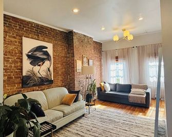 Ideal Location Chic Home7 Min To Nycgrove St - Jersey City - Living room