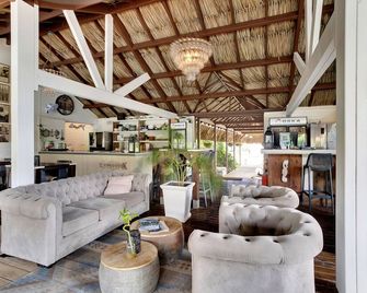 Red Palm Village - קרלנדיק - סלון