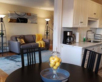 Bright 2 Br Pet Friendly, King Bed, Wifi,2 Parking - Kitchener