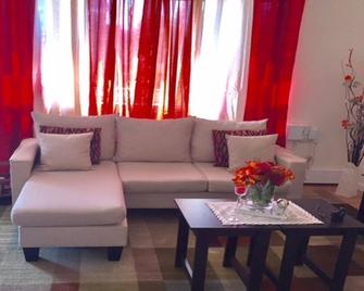 GIGI's Stunning Place - Beautiful 2 family home located in East part of Brooklyn - New York - Living room