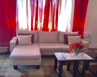 GIGI's Stunning Place - Beautiful 2 family home located in East part of Brooklyn - New York - Living room