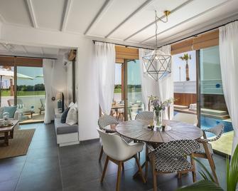Chris Le Mare Luxury Villa - Paralímni - Dining room