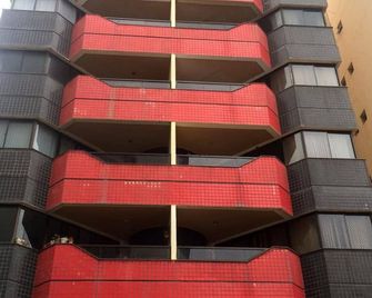 Arm in arm in the heart of Morro Beach - Guarapari - Gebouw