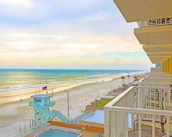 Two Bedroom Ocean Front Condo, Ormond Beach 2555514 - Ormond Beach - Balcón
