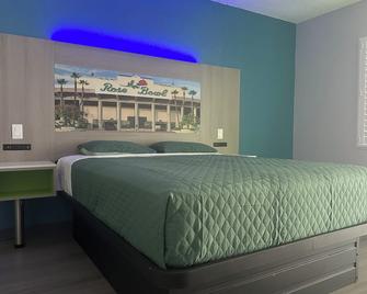 Hi-Way Host Motel - Pasadena