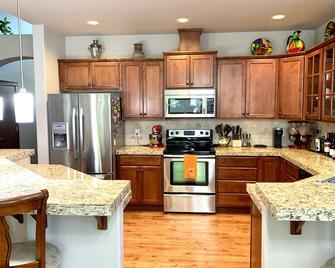 A private bedroom with AC in a quiet neighborhood - Lacey - Kitchen
