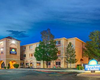 Days Inn & Suites by Wyndham Airport Albuquerque - Albuquerque - Bangunan