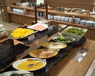 Hotel Route-Inn Mihara Ekimae - Mihara - Buffet