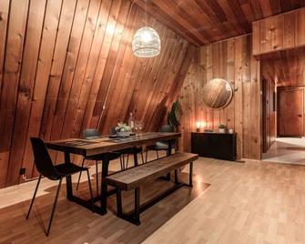 Rustic A-Frame with Hot Tub Fire pit Pool Table - Sudbury - Dining room