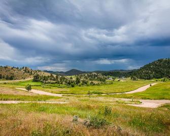 A piece of heaven with this cozy 2 bedroom cabin breathtaking views. Sleeps 4 - Livermore - Vista del exterior