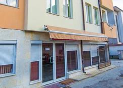 Family Hotel Victoria Gold - Mineralni Bani - Building