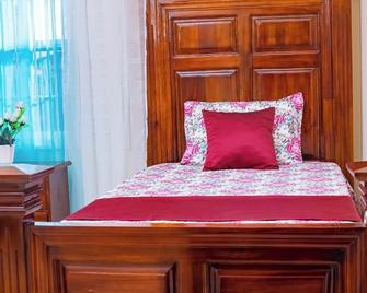 Charming refuge at Colbeck Manor - Old Harbour - Bedroom