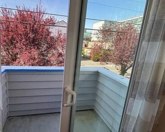 Luxury Modern Home Near Green Lake, Seattle - Seattle - Balcón