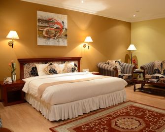 Pars International Hotel - מאנאמה