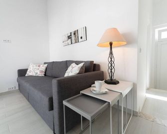 Santos Nicolau In Setubal - Setúbal - Sala de estar