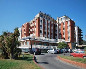 Residence Stella Maris - Pietra Ligure - Edificio