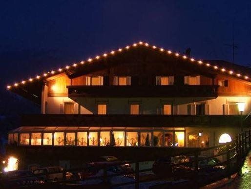 Hotel Etschquelle - Resia - Gebäude
