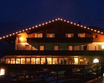 Hotel Etschquelle - Resia - Building