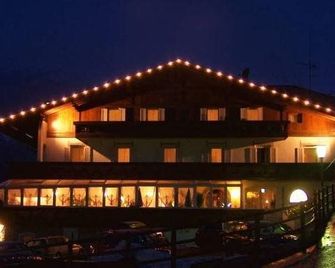 Hotel Etschquelle - Resia - Gebäude