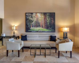 Best Western Town & Country Lodge - Tulare - Wohnzimmer