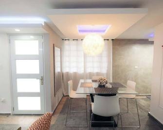 Cayenne | Smart Tv, Ac, Wifi - Bayamón - Comedor