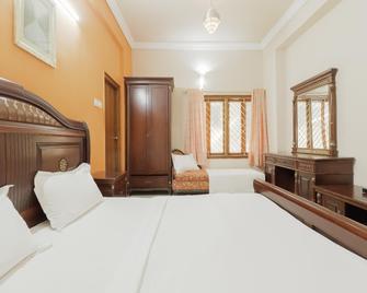 OYO Hotel Bommana Residency - Rājahmundry - Bedroom