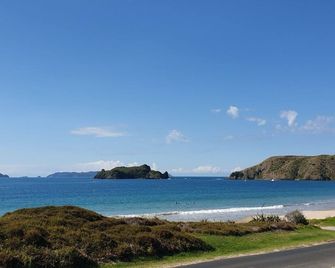 Cute As Can Be, By The Sea - Opito Bay - Plajă
