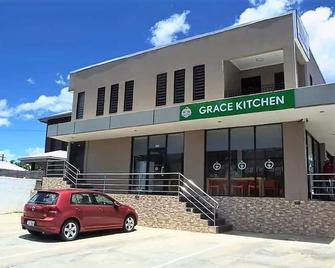 Featuring air-conditioning, Vivek Apartments is located at Wailoaloa Nadi. - Nadi - Edificio